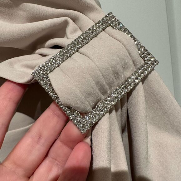 Lavish Alice Plus one shoulder cape detail jumpsuit with belt in champagne - Picture 5 of 5